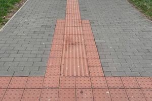 Тротуарная плитка и тактильная плитка: Функциональность и доступность
