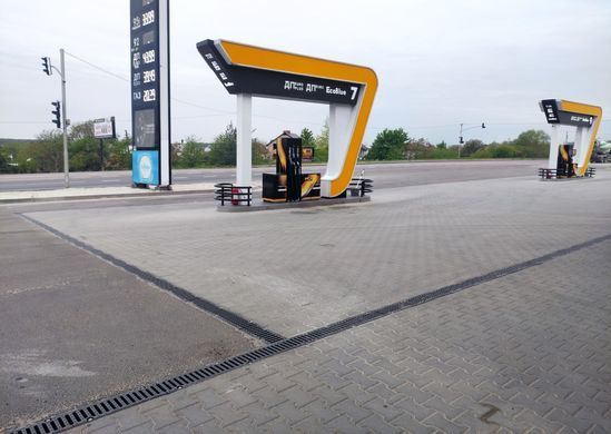 Лоток водовідвідний бетонний Mega DN110 H130 з решіткою чавунною щілинною E600
